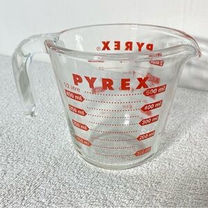 Vintage 90’s PYREX Clear Glass 2 Cup J Handle Measuring Cup with Red Markings
